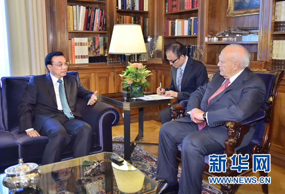 6月20日,國務院總理李克強在雅典總統(tǒng)府會見希臘總統(tǒng)帕普利亞斯。 新華社記者 李濤 攝 6月20日,國務院總理李克強在雅典總統(tǒng)府會見希臘總統(tǒng)帕普利亞斯。 新華社記者 李濤 攝