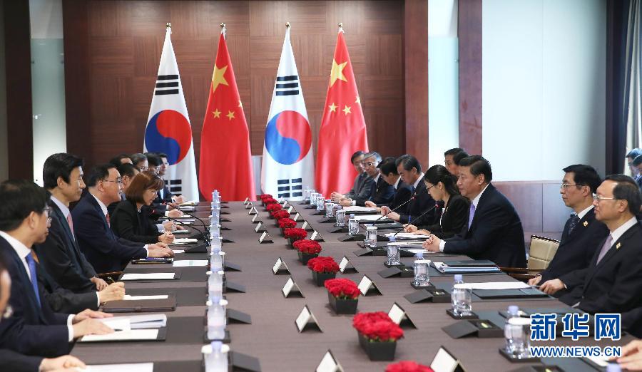 7月4日,國家主席習近平在首爾會見韓國總理鄭烘原。 新華社記者謝環馳攝  7月4日,國家主席習近平在首爾會見韓國總理鄭烘原。 新華社記者謝環馳攝