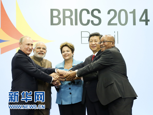這是習近平同出席會晤的巴西總統羅塞夫、俄羅斯總統普京、印度總理莫迪、南非總統祖馬合影。新華社記者 蘭紅光 攝 這是習近平同出席會晤的巴西總統羅塞夫、俄羅斯總統普京、印度總理莫迪、南非總統祖馬合影。新華社記者 蘭紅光 攝