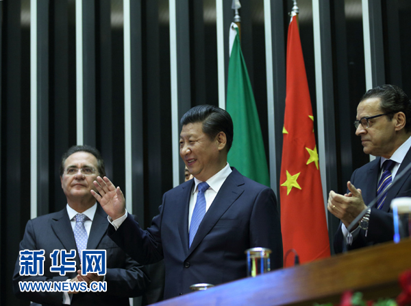 7月16日,國家主席習(xí)近平在巴西國會(huì)發(fā)表《弘揚(yáng)傳統(tǒng)友好共譜合作新篇》的演講。 新華社記者 蘭紅光 攝  7月16日,國家主席習(xí)近平在巴西國會(huì)發(fā)表《弘揚(yáng)傳統(tǒng)友好共譜合作新篇》的演講。 新華社記者 蘭紅光 攝