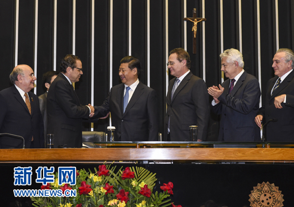 7月16日,國家主席習(xí)近平在巴西國會(huì)發(fā)表《弘揚(yáng)傳統(tǒng)友好共譜合作新篇》的演講。 新華社記者 李學(xué)仁 攝  7月16日,國家主席習(xí)近平在巴西國會(huì)發(fā)表《弘揚(yáng)傳統(tǒng)友好共譜合作新篇》的演講。 新華社記者 李學(xué)仁 攝