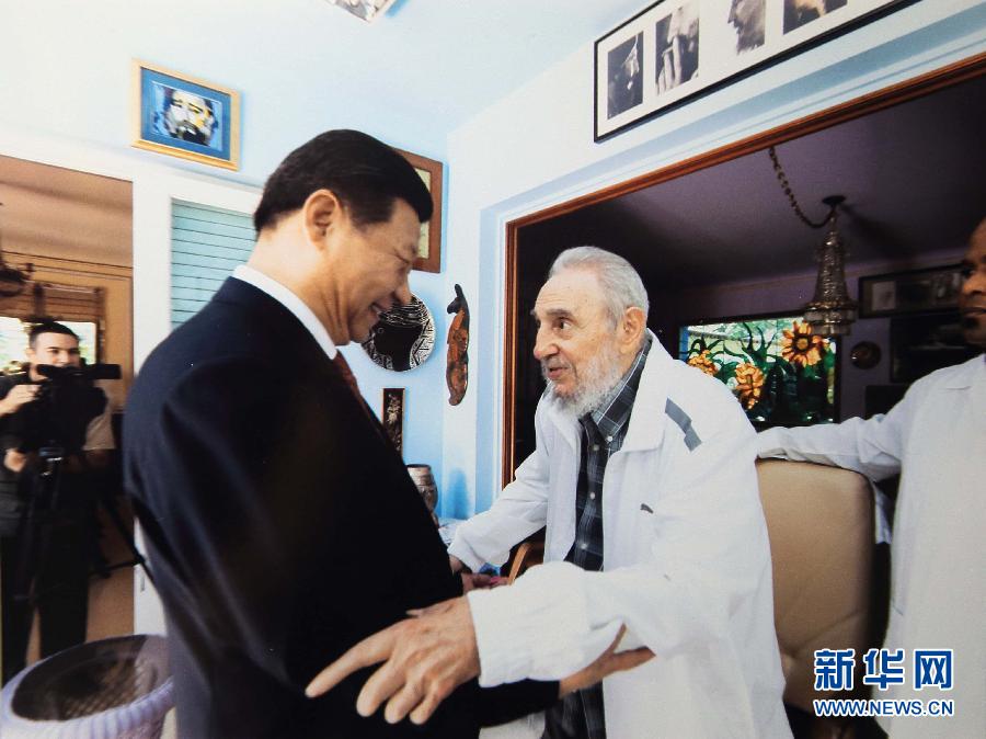 當地時間7月22日,國家主席習近平在哈瓦那親切探望古巴革命領袖菲德爾·卡斯特羅。 新華社發 當地時間7月22日,國家主席習近平在哈瓦那親切探望古巴革命領袖菲德爾·卡斯特羅。 新華社發