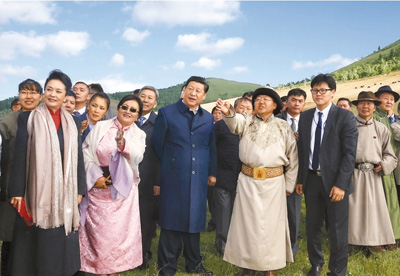 八月二十二日,國家主席習近平在蒙古國總統額勒貝格道爾吉陪同下前往烏蘭巴托市郊觀看那達慕。這是習近平和夫人彭麗媛同額勒貝格道爾吉夫婦觀看表演。新華社記者 鞠鵬攝   八月二十二日,國家主席習近平在蒙古國總統額勒貝格道爾吉陪同下前往烏蘭巴托市郊觀看那達慕。這是習近平和夫人彭麗媛同額勒貝格道爾吉夫婦觀看表演。新華社記者 鞠鵬攝