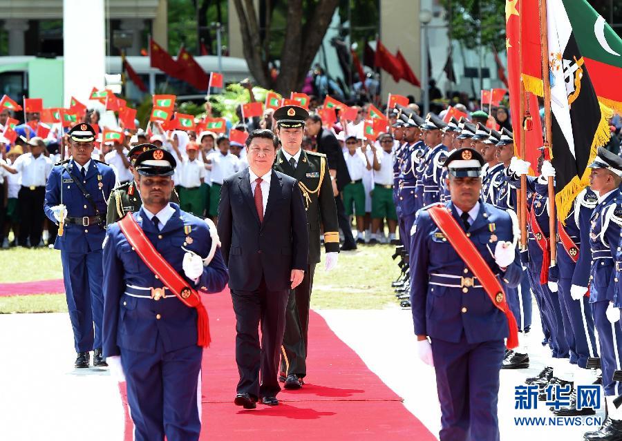 9月15日,國家主席習近平同馬爾代夫總統亞明在馬累舉行會談。會談前,亞明在共和國廣場為習近平舉行歡迎儀式。 新華社記者 馬占成 攝  9月15日,國家主席習近平同馬爾代夫總統亞明在馬累舉行會談。會談前,亞明在共和國廣場為習近平舉行歡迎儀式。 新華社記者 馬占成 攝