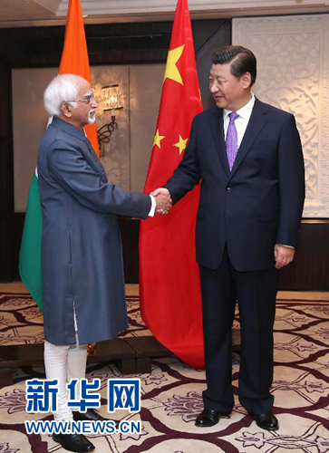 9月18日，國家主席習近平在新德里會見印度副總統兼聯邦院議長安薩里。 新華社記者 龐興雷 攝