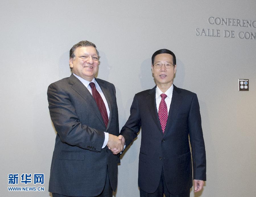 9月23日,正在紐約出席聯(lián)合國氣候峰會的國家主席習(xí)近平特使、國務(wù)院副總理張高麗在紐約聯(lián)合國總部會見歐盟委員會主席巴羅佐。新華社記者 王曄 攝  9月23日,正在紐約出席聯(lián)合國氣候峰會的國家主席習(xí)近平特使、國務(wù)院副總理張高麗在紐約聯(lián)合國總部會見歐盟委員會主席巴羅佐。新華社記者 王曄 攝