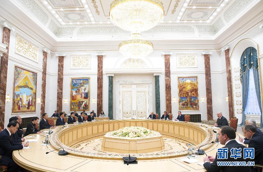 9月26日,應邀訪問白俄羅斯的國務院副總理張高麗在明斯克會見白俄羅斯總統盧卡申科。新華社記者王曄攝  9月26日,應邀訪問白俄羅斯的國務院副總理張高麗在明斯克會見白俄羅斯總統盧卡申科。新華社記者王曄攝