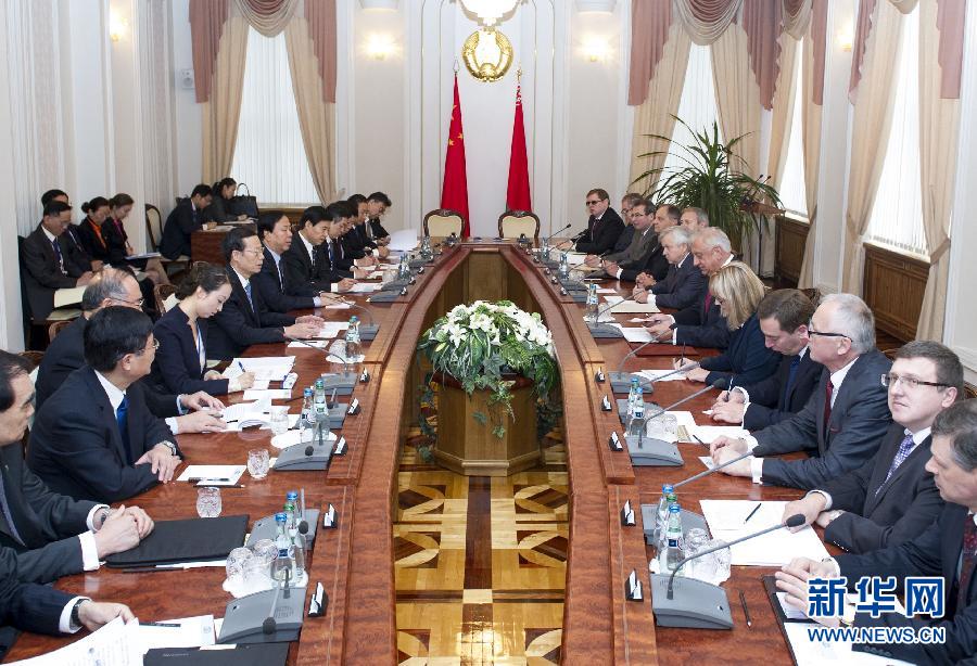 9月27日,應邀訪問白俄羅斯的國務院副總理張高麗在明斯克同白俄羅斯總理米亞斯尼科維奇舉行會談。 新華社記者王曄攝  9月27日,應邀訪問白俄羅斯的國務院副總理張高麗在明斯克同白俄羅斯總理米亞斯尼科維奇舉行會談。 新華社記者王曄攝