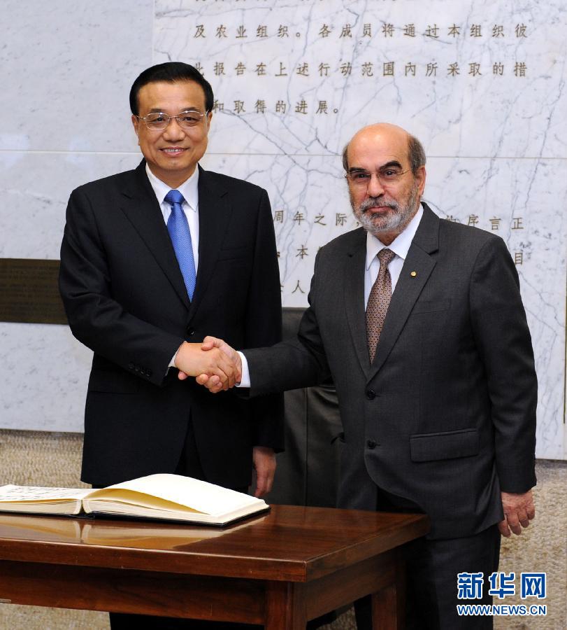 10月15日,中國國務院總理李克強在羅馬會見聯合國糧農組織總干事格拉齊亞諾。 新華社記者 饒愛民 攝 10月15日,中國國務院總理李克強在羅馬會見聯合國糧農組織總干事格拉齊亞諾。 新華社記者 饒愛民 攝