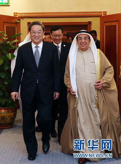 11月6日,正在巴林進行正式友好訪問的全國政協主席俞正聲在麥納麥會見巴林副首相穆罕默德。 新華社記者劉衛兵攝 11月6日,正在巴林進行正式友好訪問的全國政協主席俞正聲在麥納麥會見巴林副首相穆罕默德。 新華社記者劉衛兵攝