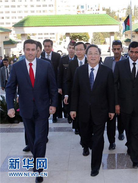 11月9日,正在約旦進行正式友好訪問的全國政協主席俞正聲在安曼會見約旦眾議院代議長薩法迪。 新華社記者 劉衛兵 攝  11月9日,正在約旦進行正式友好訪問的全國政協主席俞正聲在安曼會見約旦眾議院代議長薩法迪。 新華社記者 劉衛兵 攝