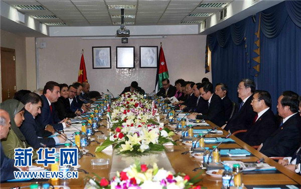 11月9日,正在約旦進行正式友好訪問的全國政協主席俞正聲在安曼會見約旦眾議院代議長薩法迪。 新華社記者 劉衛兵 攝   11月9日,正在約旦進行正式友好訪問的全國政協主席俞正聲在安曼會見約旦眾議院代議長薩法迪。 新華社記者 劉衛兵 攝