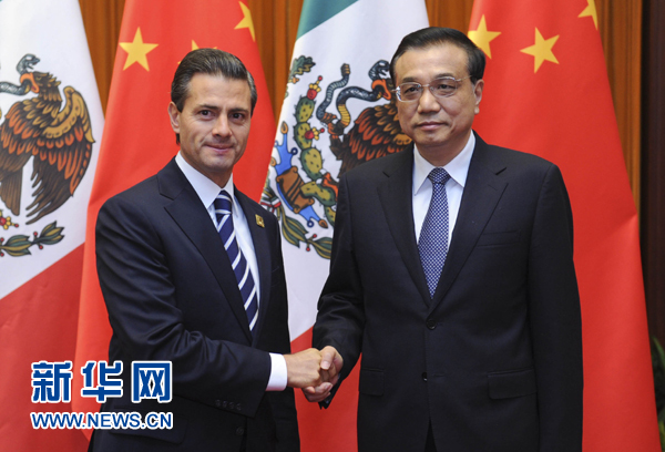 11月11日,國務院總理李克強在北京人民大會堂會見來華進行國事訪問并出席亞太經合組織第二十二次領導人非正式會議的墨西哥總統培尼亞。新華社記者張鐸 攝  11月11日,國務院總理李克強在北京人民大會堂會見來華進行國事訪問并出席亞太經合組織第二十二次領導人非正式會議的墨西哥總統培尼亞。新華社記者張鐸 攝