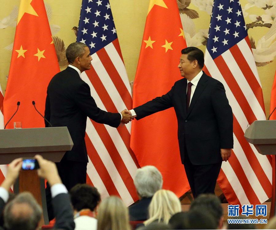 11月12日,國家主席習近平在北京人民大會堂與來訪的美國總統奧巴馬舉行會談后,共同會見記者。 新華社記者 劉衛兵 攝 11月12日,國家主席習近平在北京人民大會堂與來訪的美國總統奧巴馬舉行會談后,共同會見記者。 新華社記者 劉衛兵 攝