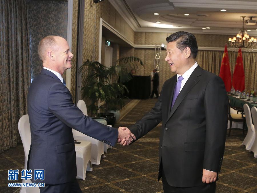 11月16日，國家主席習近平在布里斯班會見澳大利亞昆士蘭州州長紐曼。 新華社記者丁林攝 