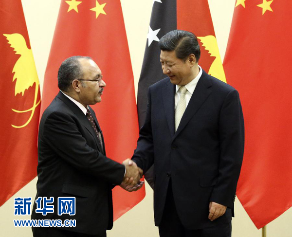 11月22日，國家主席習近平在斐濟楠迪會見巴布亞新幾內(nèi)亞總理奧尼爾。 新華社記者姚大偉攝 