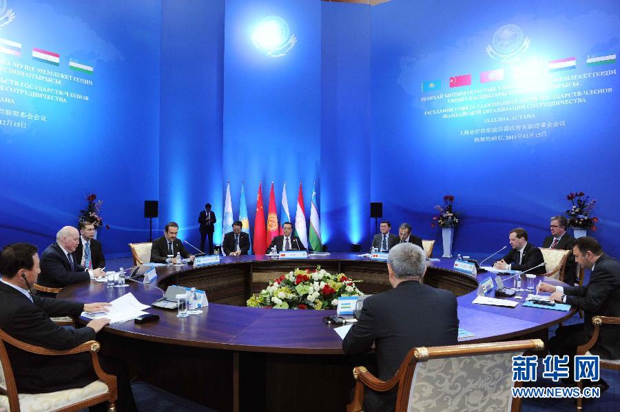 12月15日,中國國務院總理李克強在阿斯塔納出席上海合作組織成員國政府首腦理事會第十三次會議。 新華社記者 饒愛民 攝  12月15日,中國國務院總理李克強在阿斯塔納出席上海合作組織成員國政府首腦理事會第十三次會議。 新華社記者 饒愛民 攝