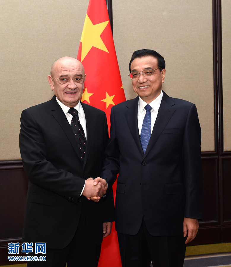 12月16日,中國國務院總理李克強在貝爾格萊德會見波黑部長會議主席貝萬達。 新華社記者 饒愛民 攝  12月16日,中國國務院總理李克強在貝爾格萊德會見波黑部長會議主席貝萬達。 新華社記者 饒愛民 攝