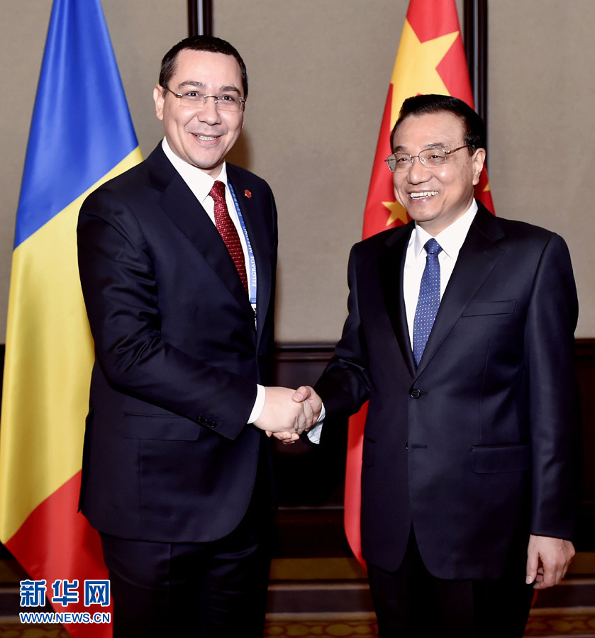 12月16日,中國國務院總理李克強在貝爾格萊德會見羅馬尼亞總理蓬塔。 新華社記者劉力航攝 12月16日,中國國務院總理李克強在貝爾格萊德會見羅馬尼亞總理蓬塔。 新華社記者劉力航攝