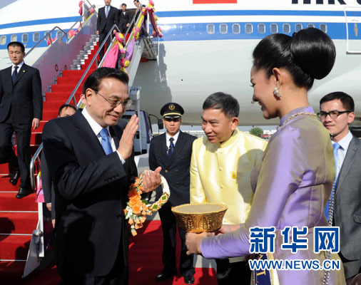 12月19日，中國國務院總理李克強抵達曼谷，出席大湄公河次區域經濟合作領導人第五次會議。新華社記者饒愛民攝