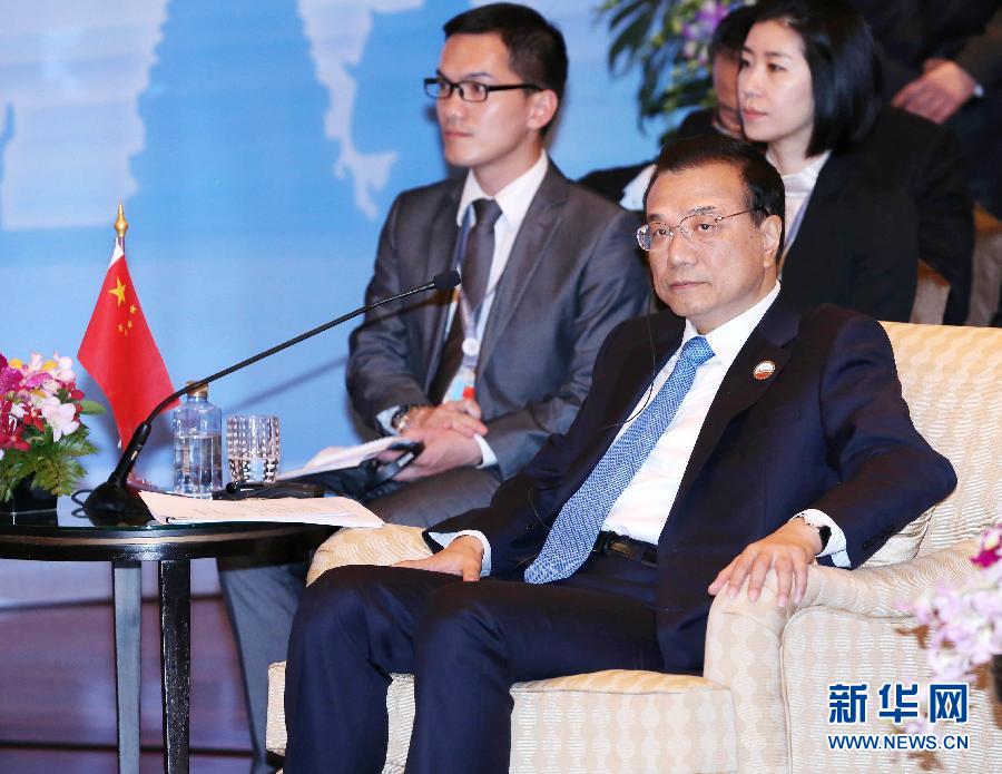 12月20日,中國國務院總理李克強在曼谷出席大湄公河次區(qū)域經(jīng)濟合作領導人第五次會議。 新華社記者 龐興雷 攝  12月20日,中國國務院總理李克強在曼谷出席大湄公河次區(qū)域經(jīng)濟合作領導人第五次會議。 新華社記者 龐興雷 攝