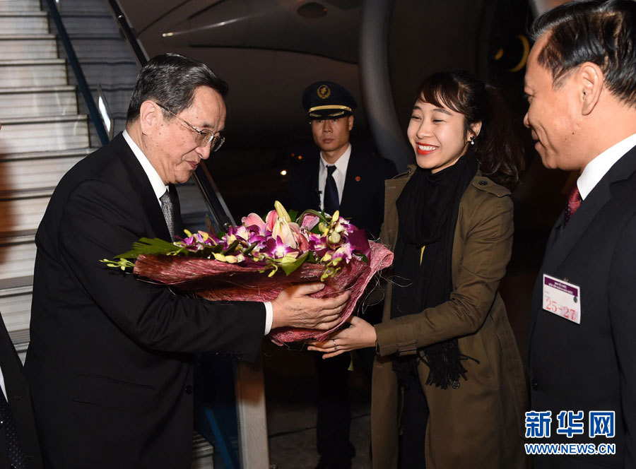 12月25日至27日，中共中央政治局常委、全國政協主席俞正聲對越南進行正式訪問。這是12月25日，俞正聲抵達河內，開始對越南進行正式訪問。 新華社記者馬占成攝