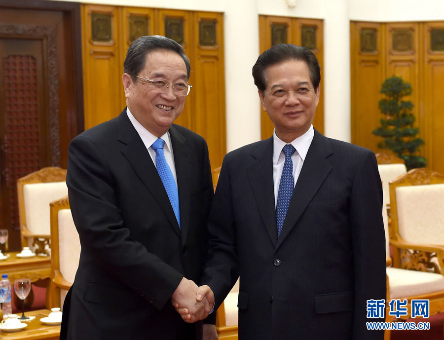 12月25日至27日，中共中央政治局常委、全國政協主席俞正聲對越南進行正式訪問。這是12月26日，俞正聲在河內會見越南政府總理阮晉勇。 新華社記者馬占成攝