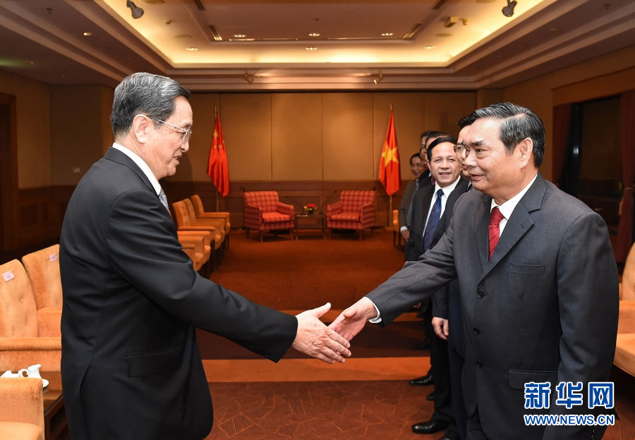 12月25日至27日，中共中央政治局常委、全國政協主席俞正聲對越南進行正式訪問。這是12月25日，俞正聲在河內會見越共中央書記處常務書記黎鴻英。 新華社記者劉建生攝