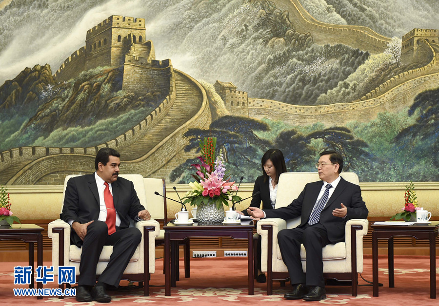 1月8日,全國人大常委會委員長張德江在北京人民大會堂會見委內瑞拉總統馬杜羅。 新華社記者 張鐸 攝  1月8日,全國人大常委會委員長張德江在北京人民大會堂會見委內瑞拉總統馬杜羅。 新華社記者 張鐸 攝