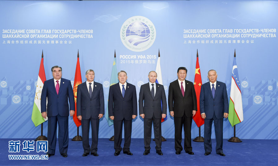 7月10日，上海合作組織成員國元首理事會第十五次會議在俄羅斯烏法舉行。國家主席習近平出席會議并發表重要講話。這是會前，成員國元首集體合影。新華社記者 李學仁 攝
