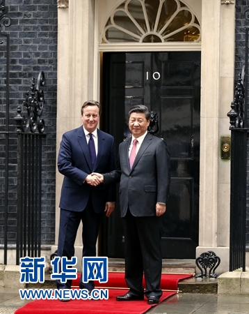 10月21日,國家主席習近平在倫敦唐寧街首相府同英國首相卡梅倫舉行會談。 新華社記者 鞠鵬 攝  10月21日,國家主席習近平在倫敦唐寧街首相府同英國首相卡梅倫舉行會談。 新華社記者 鞠鵬 攝