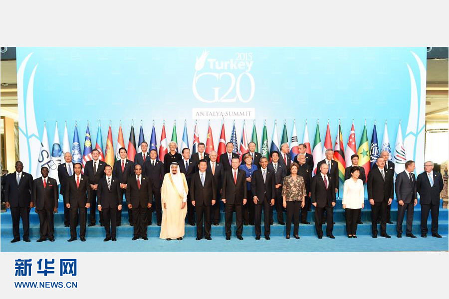 11月15日,中國國家主席習近平出席在土耳其安塔利亞舉行的二十國集團領導人第十次峰會。這是習近平主席同與會領導人合影。 新華社記者李學仁 攝  11月15日,中國國家主席習近平出席在土耳其安塔利亞舉行的二十國集團領導人第十次峰會。這是習近平主席同與會領導人合影。 新華社記者李學仁 攝