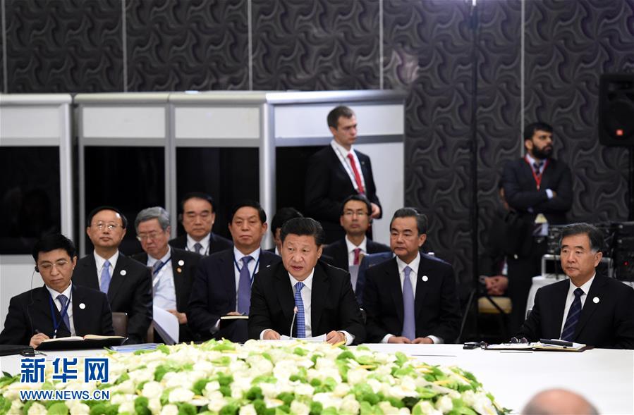 11月15日,金磚國(guó)家領(lǐng)導(dǎo)人非正式會(huì)晤在土耳其安塔利亞舉行,中國(guó)國(guó)家主席習(xí)近平、俄羅斯總統(tǒng)普京、印度總理莫迪、南非總統(tǒng)祖馬、巴西總統(tǒng)羅塞夫出席。習(xí)近平在會(huì)上發(fā)表題為《開拓機(jī)遇應(yīng)對(duì)挑戰(zhàn)》的重要講話。 新華社記者 饒愛民 攝   11月15日,金磚國(guó)家領(lǐng)導(dǎo)人非正式會(huì)晤在土耳其安塔利亞舉行,中國(guó)國(guó)家主席習(xí)近平、俄羅斯總統(tǒng)普京、印度總理莫迪、南非總統(tǒng)祖馬、巴西總統(tǒng)羅塞夫出席。習(xí)近平在會(huì)上發(fā)表題為《開拓機(jī)遇應(yīng)對(duì)挑戰(zhàn)》的重要講話。 新華社記者 饒愛民 攝