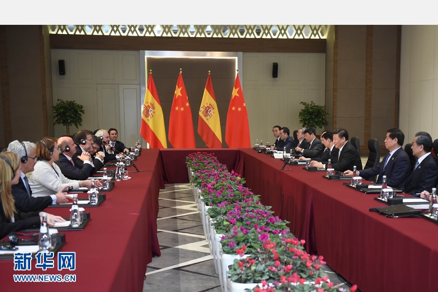 11月16日，國家主席習近平在土耳其安塔利亞會見西班牙首相拉霍伊。 新華社記者 張鐸 攝