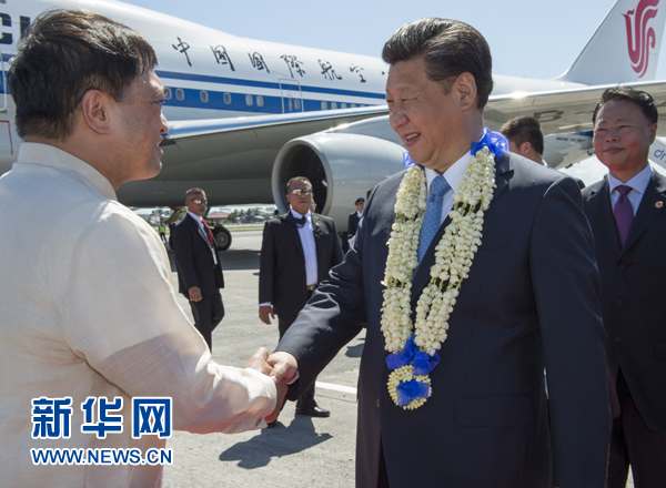 11月17日,國家主席習近平抵達菲律賓首都馬尼拉尼諾·阿基諾國際機場,出席即將舉行的亞太經合組織第二十三次領導人非正式會議。菲律賓高級官員到機場迎接習近平主席。新華社記者李學仁攝 11月17日,國家主席習近平抵達菲律賓首都馬尼拉尼諾·阿基諾國際機場,出席即將舉行的亞太經合組織第二十三次領導人非正式會議。菲律賓高級官員到機場迎接習近平主席。新華社記者李學仁攝