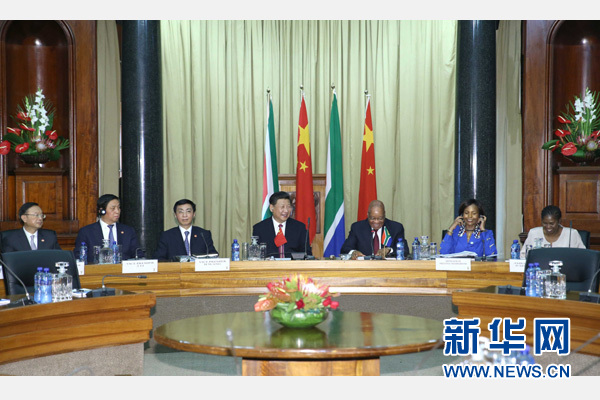 12月2日,國家主席習近平在比勒陀利亞同南非總統祖馬舉行會談。 新華社記者 馬占成 攝   12月2日,國家主席習近平在比勒陀利亞同南非總統祖馬舉行會談。 新華社記者 馬占成 攝