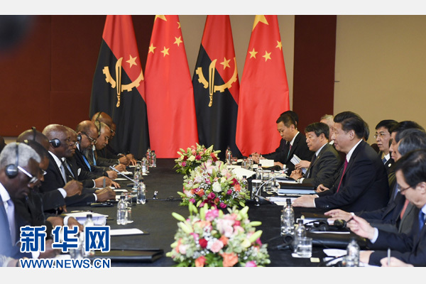 12月3日,國家主席習近平在約翰內斯堡會見安哥拉總統多斯桑托斯。 新華社記者 謝環馳 攝 12月3日,國家主席習近平在約翰內斯堡會見安哥拉總統多斯桑托斯。 新華社記者 謝環馳 攝
