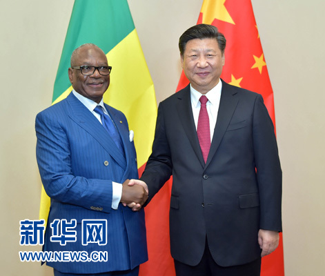 12月3日,國家主席習近平在約翰內斯堡會見馬里總統凱塔。新華社記者 李濤 攝  12月3日,國家主席習近平在約翰內斯堡會見馬里總統凱塔。新華社記者 李濤 攝