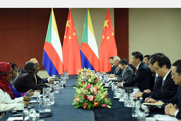 12月4日,國(guó)家主席習(xí)近平在約翰內(nèi)斯堡會(huì)見(jiàn)科摩羅總統(tǒng)伊基利盧。 新華社記者 張鐸 攝 
 12月4日,國(guó)家主席習(xí)近平在約翰內(nèi)斯堡會(huì)見(jiàn)科摩羅總統(tǒng)伊基利盧。 新華社記者 張鐸 攝