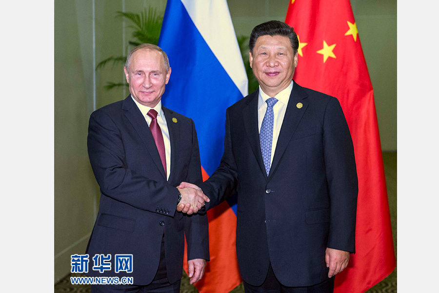 11月19日,國家主席習近平在利馬會見俄羅斯總統(tǒng)普京。 新華社記者李濤 攝 11月19日,國家主席習近平在利馬會見俄羅斯總統(tǒng)普京。 新華社記者李濤 攝
