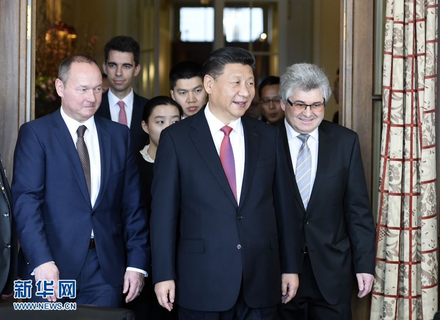 1月16日,國家主席習(xí)近平在伯爾尼會見瑞士聯(lián)邦國民院議長施塔爾和聯(lián)邦院議長比紹夫貝爾格。 新華社記者 謝環(huán)馳 攝 1月16日,國家主席習(xí)近平在伯爾尼會見瑞士聯(lián)邦國民院議長施塔爾和聯(lián)邦院議長比紹夫貝爾格。 新華社記者 謝環(huán)馳 攝