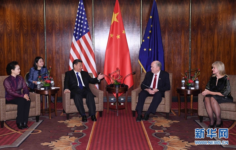 當地時間4月7日,國家主席習近平在美國阿拉斯加州安克雷奇會見阿拉斯加州州長沃克。 新華社記者 饒愛民 攝  當地時間4月7日,國家主席習近平在美國阿拉斯加州安克雷奇會見阿拉斯加州州長沃克。 新華社記者 饒愛民 攝