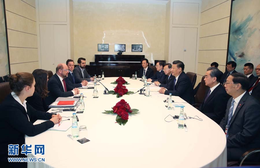 7月6日,國(guó)家主席習(xí)近平在柏林會(huì)見(jiàn)德國(guó)社會(huì)民主黨主席舒爾茨。新華社記者 姚大偉 攝 7月6日,國(guó)家主席習(xí)近平在柏林會(huì)見(jiàn)德國(guó)社會(huì)民主黨主席舒爾茨。新華社記者 姚大偉 攝