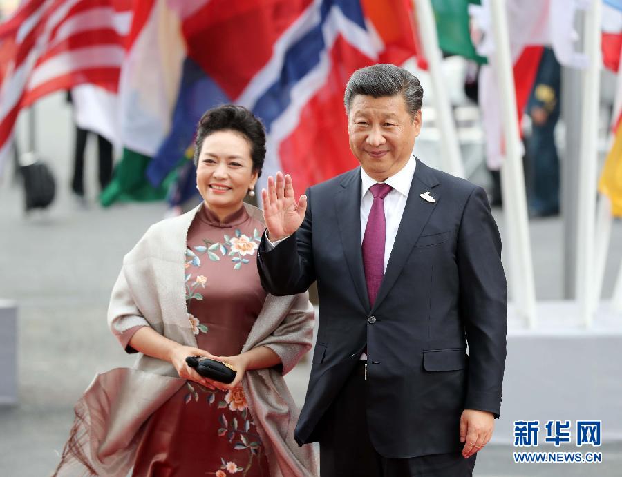 7月7日,二十國集團領導人第十二次峰會在德國漢堡舉行。國家主席習近平出席并發表題為《堅持開放包容 推動聯動增長》的重要講話。這是習近平和夫人彭麗媛出席漢堡峰會舉行的音樂會。新華社記者 劉衛兵 攝  7月7日,二十國集團領導人第十二次峰會在德國漢堡舉行。國家主席習近平出席并發表題為《堅持開放包容 推動聯動增長》的重要講話。這是習近平和夫人彭麗媛出席漢堡峰會舉行的音樂會。新華社記者 劉衛兵 攝
