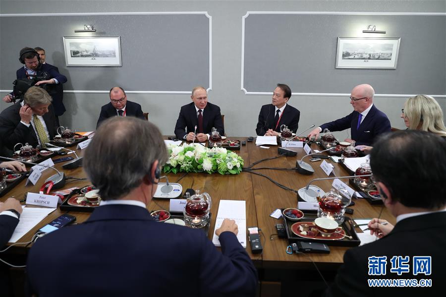 (新華網)(2)俄羅斯總統(tǒng)普京會見世界主要通訊社及媒體組織負責人