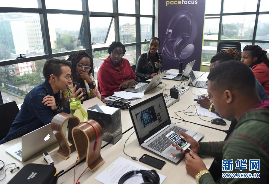 (國際·中非合作論壇·圖文互動)(1)他把耳機賣到肯尼亞總統府——記在非洲當創客的中國青年劉鵬