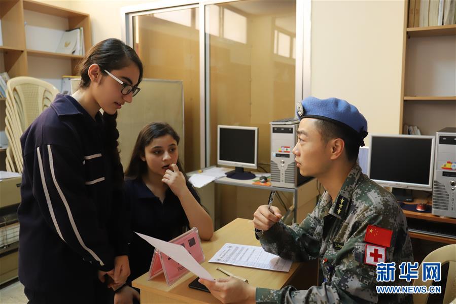 （新華網）（1）接力義診　傳遞友誼——記中國赴黎維和醫療分隊在當地學校義診