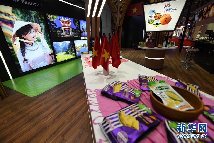 (新華全媒頭條·圖文互動)(11)人間正道 浩蕩前行——習(xí)近平主席出席首屆中國國際進(jìn)口博覽會紀(jì)實(shí)