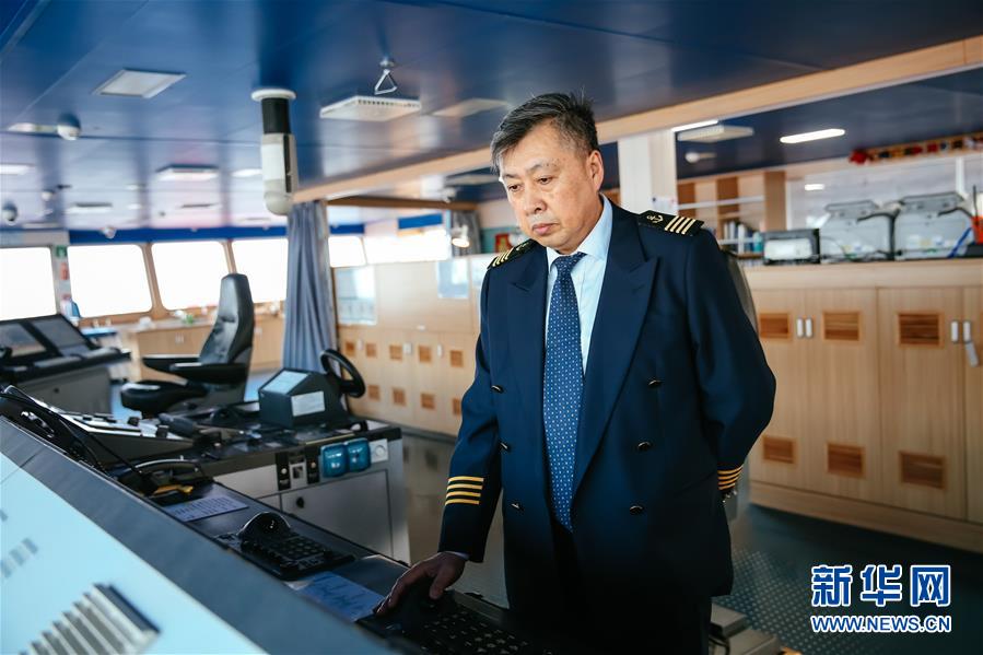 (國際·圖文互動(dòng))(4)遠(yuǎn)洋巨輪上遲來的年夜飯