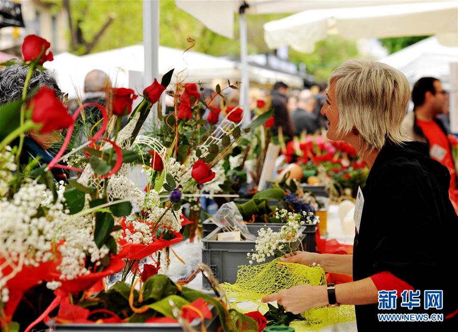 (國際·圖文互動)(3)通訊:花香馥郁 書香怡人——記西班牙巴塞羅那圣喬治節